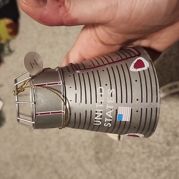 NWT set of 2 discontinued metal rocket space ornaments - Picture 9 of 14